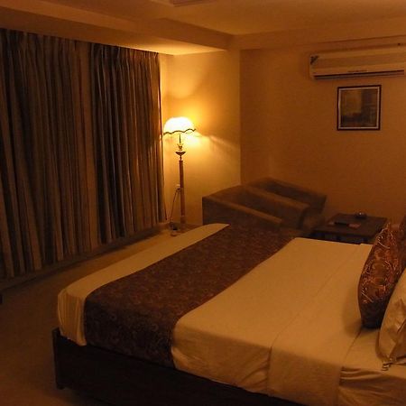 Hotel Eden Ahmedabad Eksteriør bilde