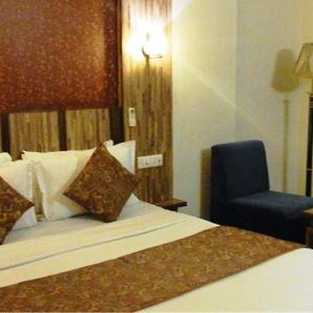 Hotel Eden Ahmedabad Eksteriør bilde