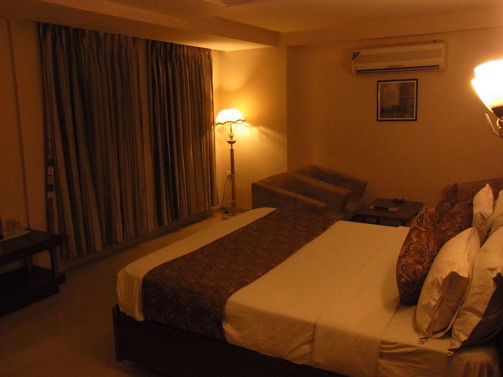 Hotel Eden Ahmedabad Eksteriør bilde